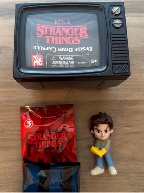 Netflix Stranger Things Upside Down Capsule Steve Harrington figure